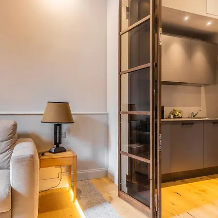 Spiriti 2, New Opening Piazza Di Pietra Apartman